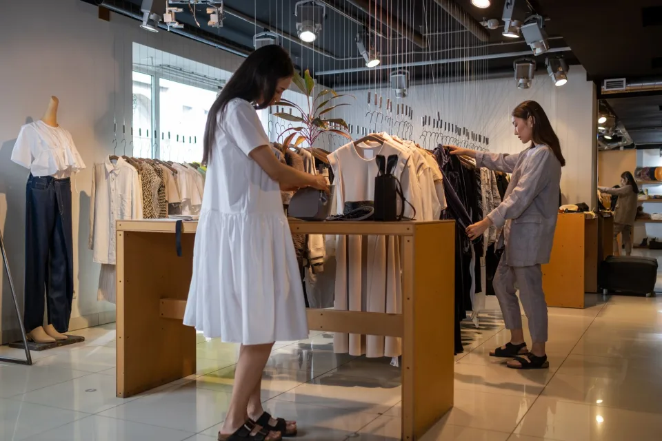 Áo sơ mi linen form rộng, màu dễ mặc
