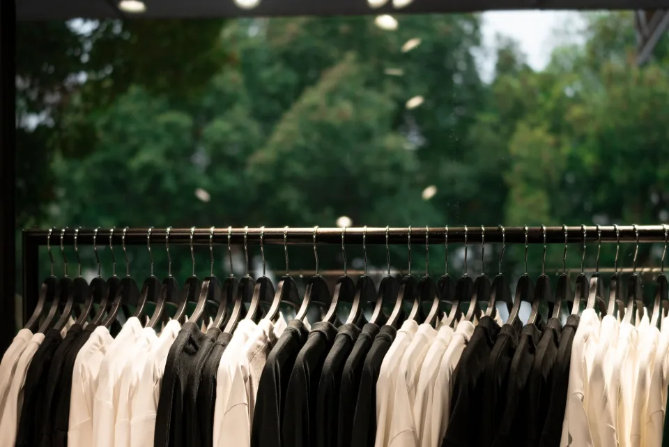 Áo sơ mi linen form rộng, màu dễ mặc